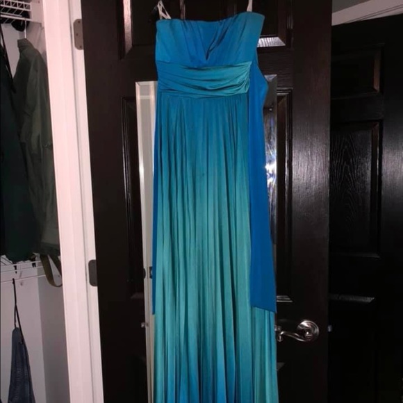 Prom dress - Picture 2 of 3